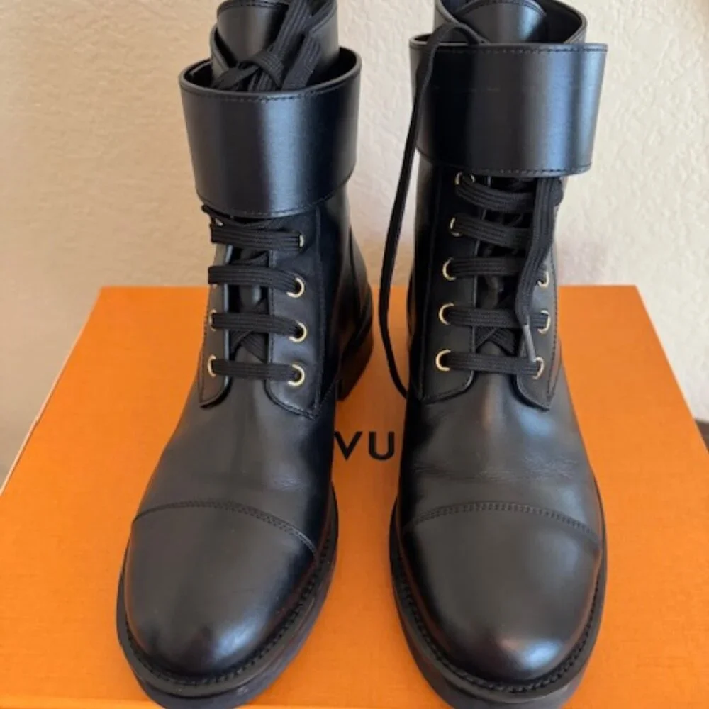 Louis Vuitton Women's Wonderland Flat Ranger Boots Leather - Picture 10 of 11